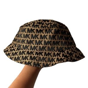 MICHAEL KORS BUCKET HAT